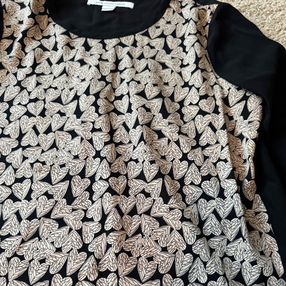 DVF- Louisa Black and Cream Silk Longsleeve Heart Print Georgette Blouse - Picture 4 of 4